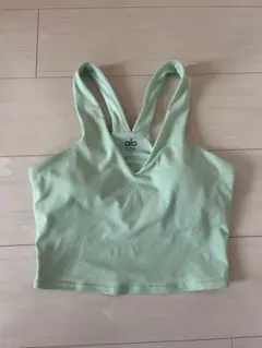 [Alo Yoga]Cropped キャミタンク　グリーン xs
