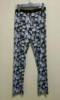 FILA レギンス スパッツ モノトーン花柄(ブラック系)　LLサイズ　美品‼️のサムネイル