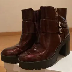 ワインカラーエナメルショートブーツ