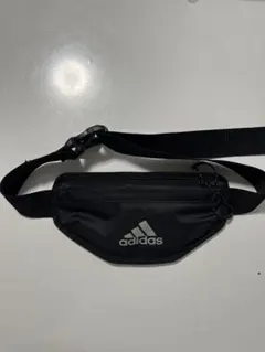 adidas ブラック ボディバッグ