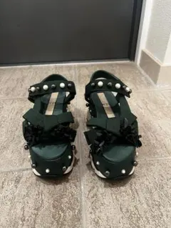 ヌメロベントゥーノ　厚底サンダル