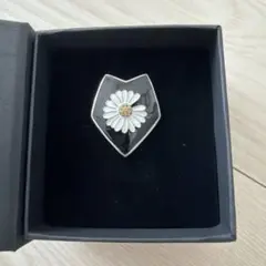 THE FIRST FAN_FASHION PIN_BUZZ