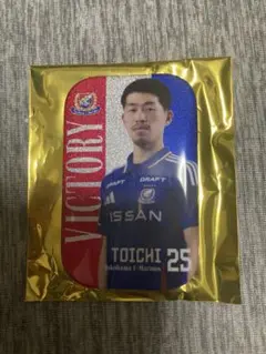 横浜F・マリノス　25 鈴木冬一　2025ホログラム缶バッジ〈VICTORY〉