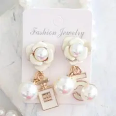 パールカメリア ビジューNo.5 香水瓶 ピアス シャネルストーン可