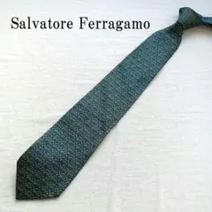 サルヴァトーレフェラガモ ネクタイ 総柄 濃緑 シルク 高級 【n4795】