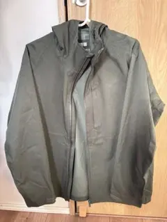 ユニクロ　ブロックテックパーカー　カーキ