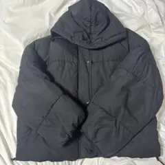 フード付きブラックダウンジャケット