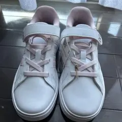 新品アディダススニーカー