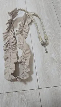 しまむら　ベージュ フリルショルダーストラップ