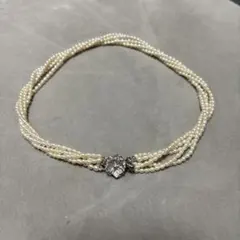 エレガントな多重巻きパールネックレス