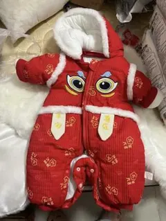 赤いフリースオーバーオール 目のデザイン