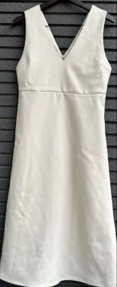 未使用に近い☺︎GU VネックジャンパードレスZ