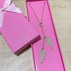 極美品！ヴィクトリアシークレット 羽モチーフ ラインストーンネックレス ゴールド