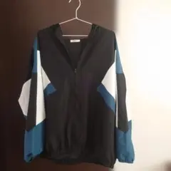 Lutiqueフード付きジャンパー 黒/青/白