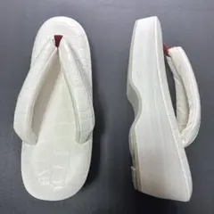 特価　草履　EVA 低反発　クロコダイル型押し・白　前坪えんじ