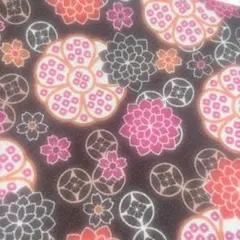 花柄布地 はぎれ 黒赤ピンク