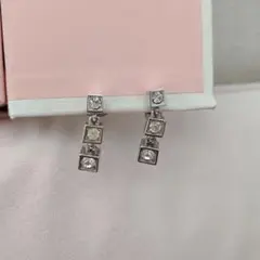 NINA RICCI・スクエア型クリスタルイヤリング・バネ式。