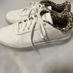 adidas アディダス　スニーカー　23.5cmホワイト　豹柄