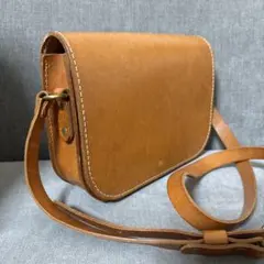 HERZ ヘルツ　レザーショルダーバッグ ポシェット　キャメル