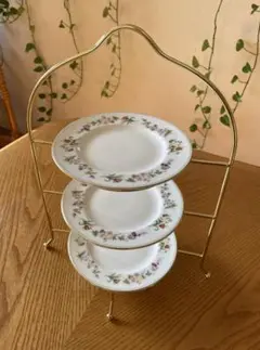 英国アンティークAfternoon teaケーキスタンドとウエッジウッドプレート イギリスから届いたアフタヌーンティーの食器、シルバープレート