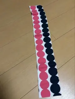 マリメッコ　ハギレ　布　新品未使用ピンクと黒のドット柄生地はぎれ