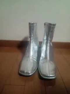 シルバー ジッパー付き アンクルブーツ