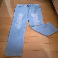ライトブルー ダメージデニムパンツ