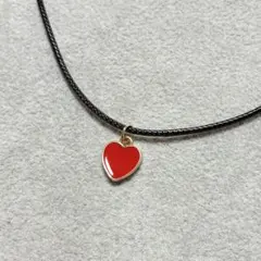 レッドハートチャームブラックコードネックレス赤黒ゴールドカラー