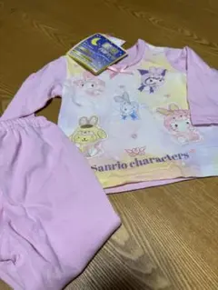 新品　サンリオ　蓄光パジャマ　90