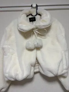 ホワイト フリースジャケット ポンポン付き