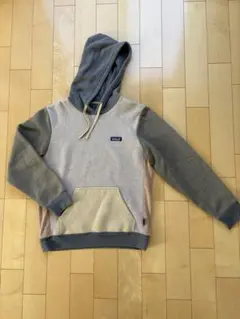 パタゴニア　P-6 ラベル アップライザル フーディ Sサイズ