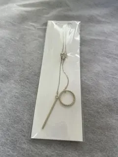 ロングネックレス リングとバーのデザイン