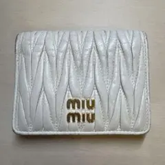 miumiu 2つ折り財布 白のサムネイル