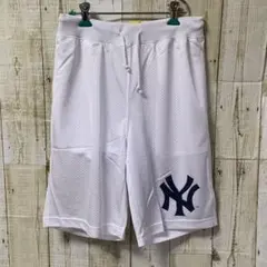 新品　majestic ヤンキース　メッシュハーフパンツ　Mのサムネイル