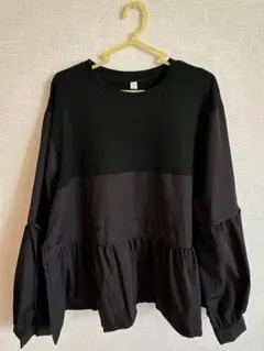 ブラックフリル長袖トップス