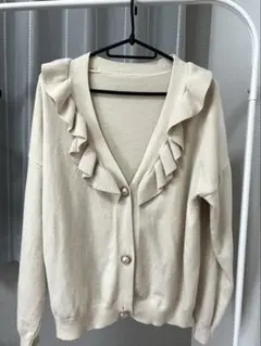 【美品】フリル付きクリーム色カーディガン