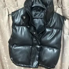 ブラック合成皮革ダウンベスト