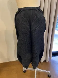 いっせいみやけ　プリーツ　プリーツ バルーンスタイル　スカート　黒