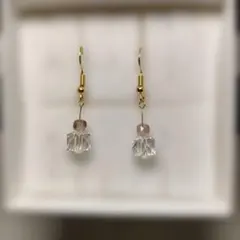 クリスタルと天然石の ゴールド フックピアス