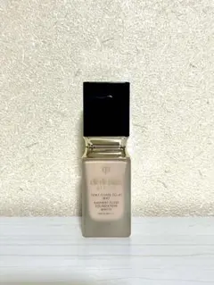 クレ・ド・ポー ボーテ タンフリュイドエクラ マット　オークル10