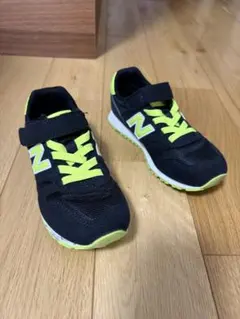 New Balance キッズスニーカー ブラック/ライム