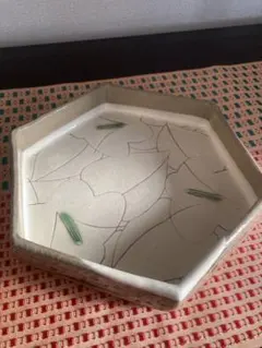 お値下げ↓陶器 焼物【椿六角皿】骨董 和食器 角鉢 貫入のサムネイル