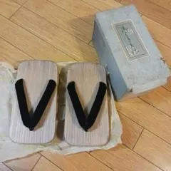 【未使用品】アンティーク　木製下駄 雪駄 黒鼻緒 箱付き　約24cm※ 鈴や