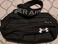 美品 アンダーアーマー ボディバック 黒
