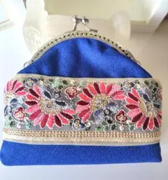 インド刺繍テープ貼り青いポーチ