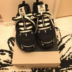 アディダススニーカー