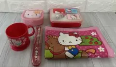 ハローキティ 2段弁当箱 巾着袋セットストラップ付き - メルカリ