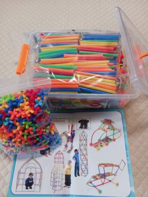 Straws 知育玩具 組み立てブロック 800ピースのサムネイル