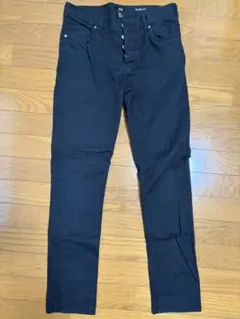 H&M スリムフィット ブラックチノパン