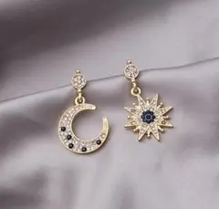 月と星のデザインピアス